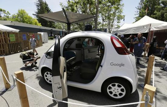 谷歌申报无人汽车新专利：撞人时把人粘在车上
